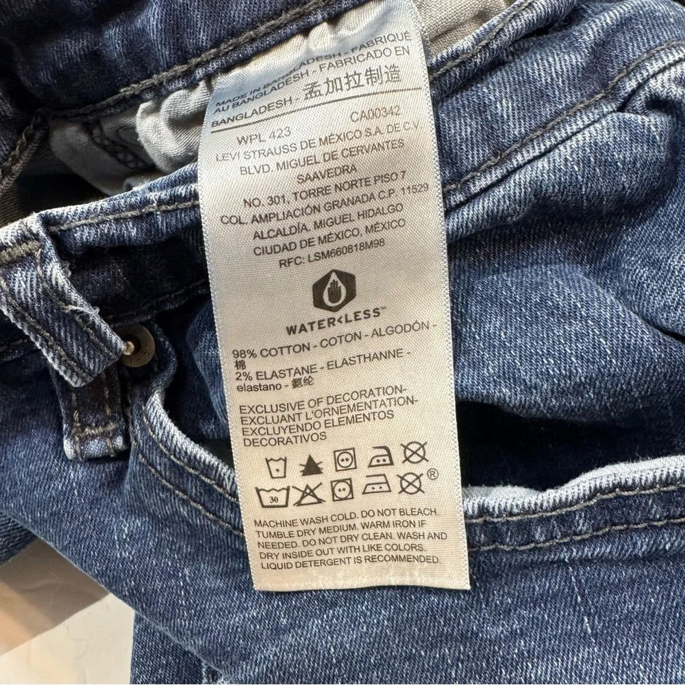 Levis slim cut